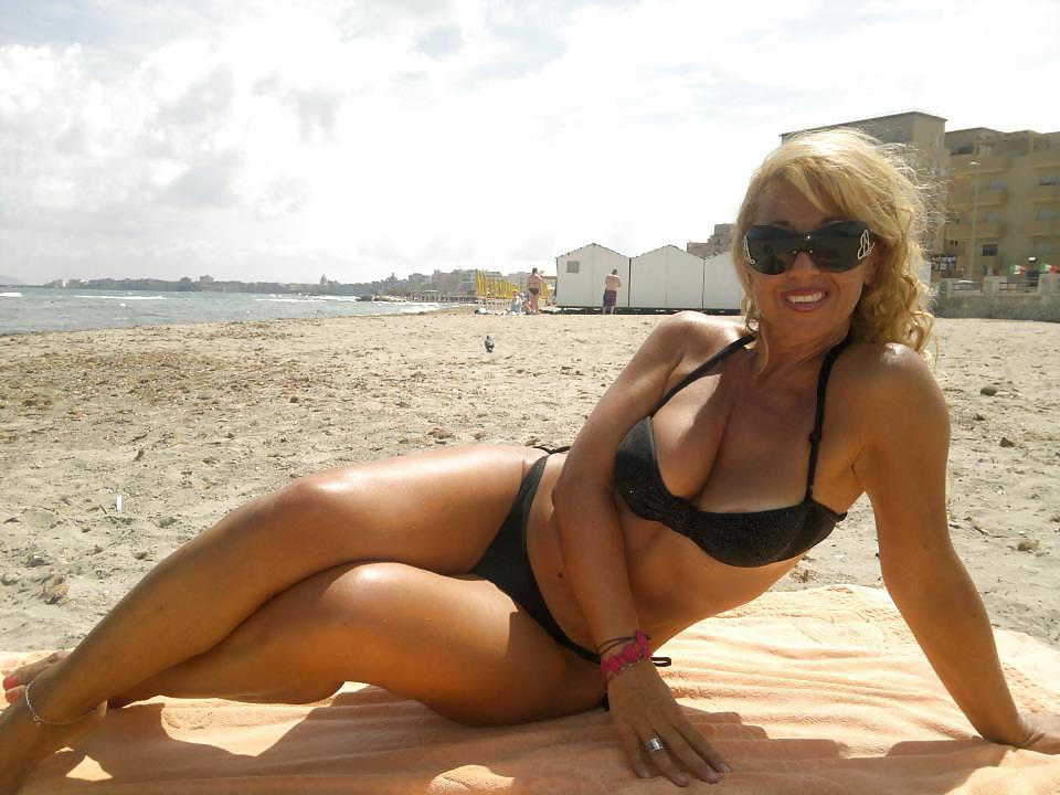 21P Blonde milf at the beach #