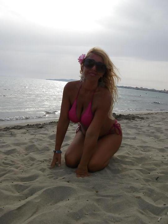 21P Blonde milf at the beach #