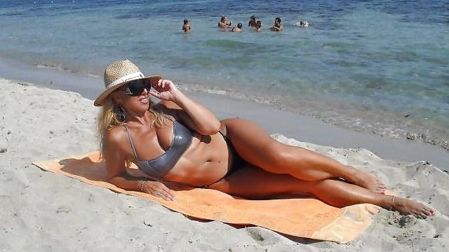 21P Blonde milf at the beach #