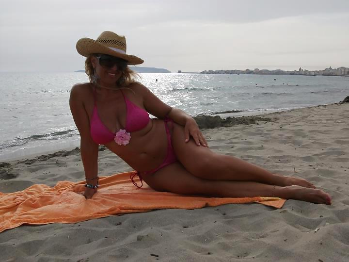 21P Blonde milf at the beach #