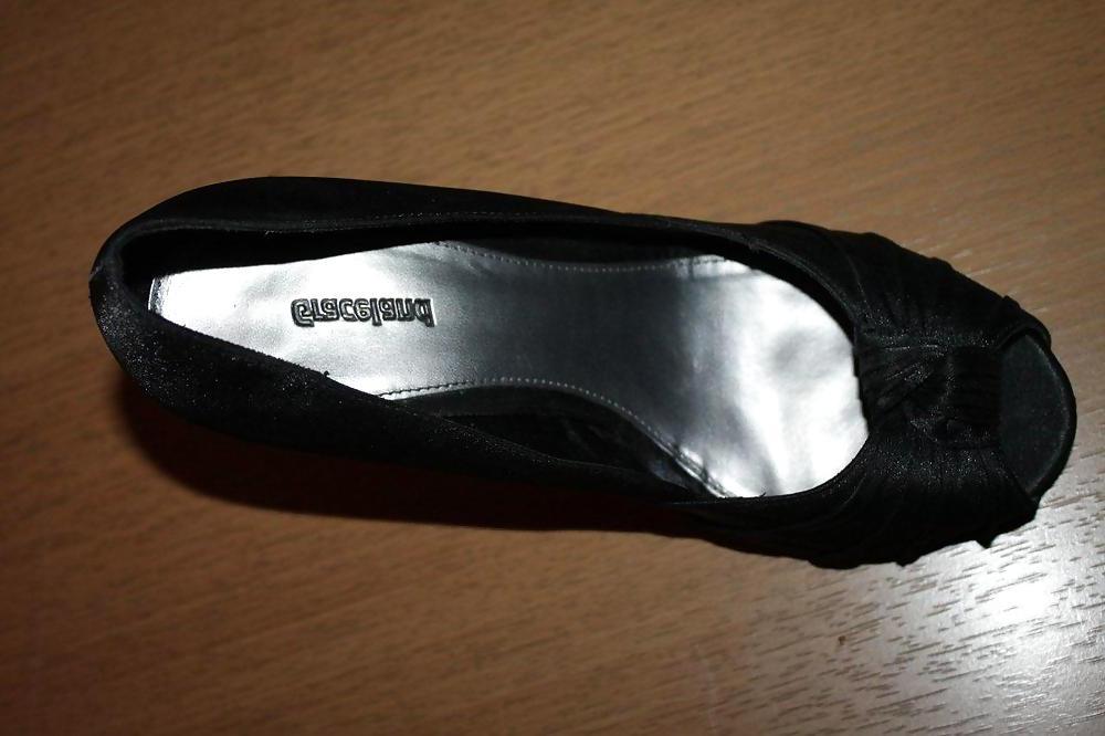 13P Bekannte (22) laesst High Heels im Flur stehen ... Peep Toe