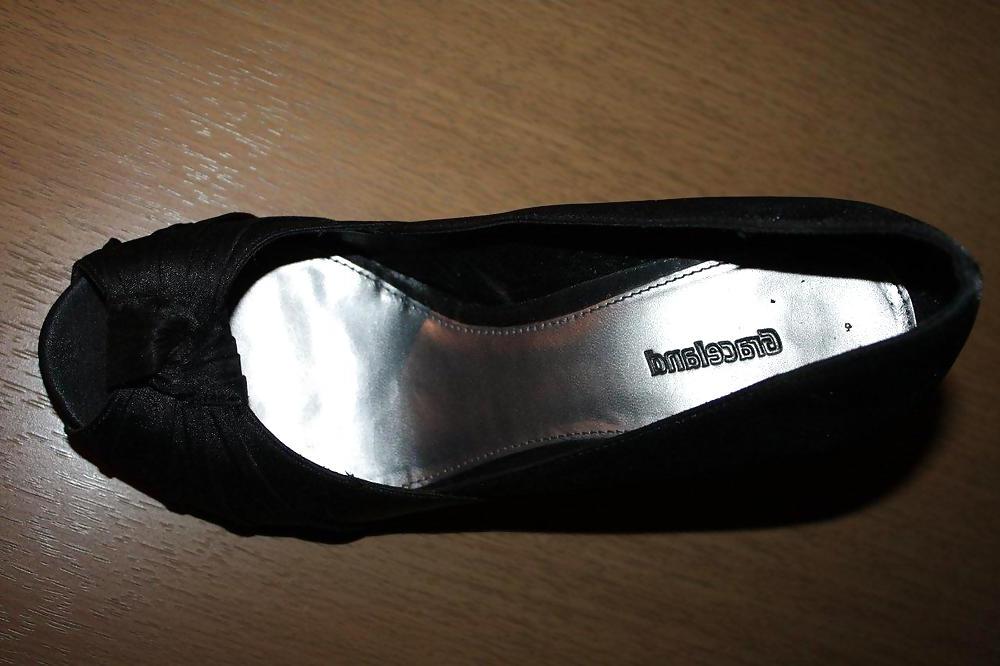 13P Bekannte (22) laesst High Heels im Flur stehen ... Peep Toe