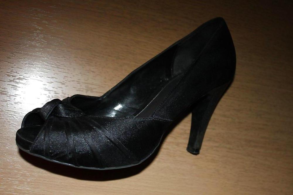 13P Bekannte (22) laesst High Heels im Flur stehen ... Peep Toe
