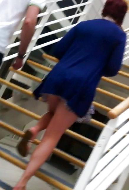 18P Voyeur Girls Showing Off