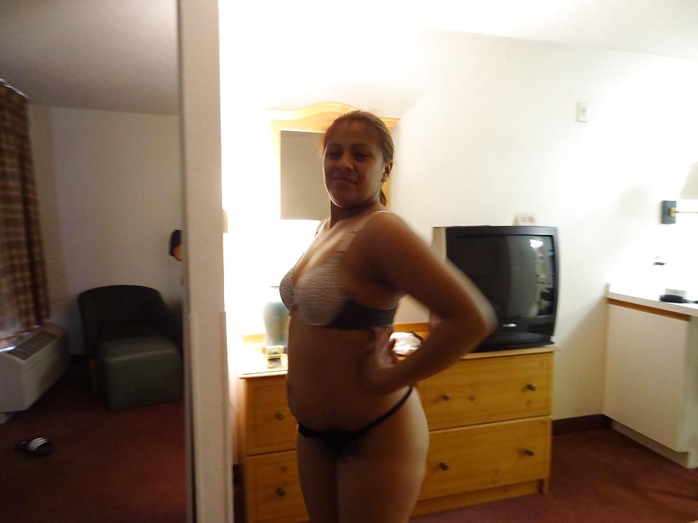 11P Viki - Latina hooker