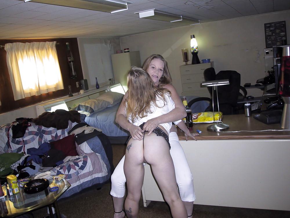 25P HOUSEWIFE EAT YOUNG GIRL