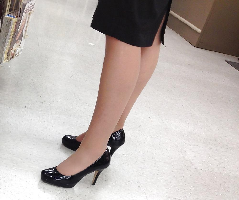 5P Candids: Shiny Black Pumps