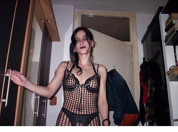 10P Mature goth hooker