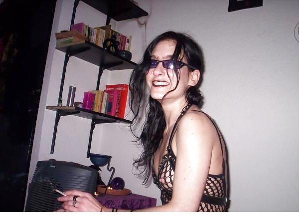10P Mature goth hooker