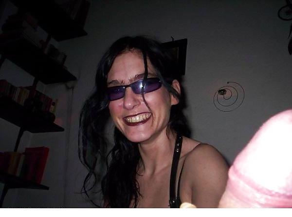 10P Mature goth hooker