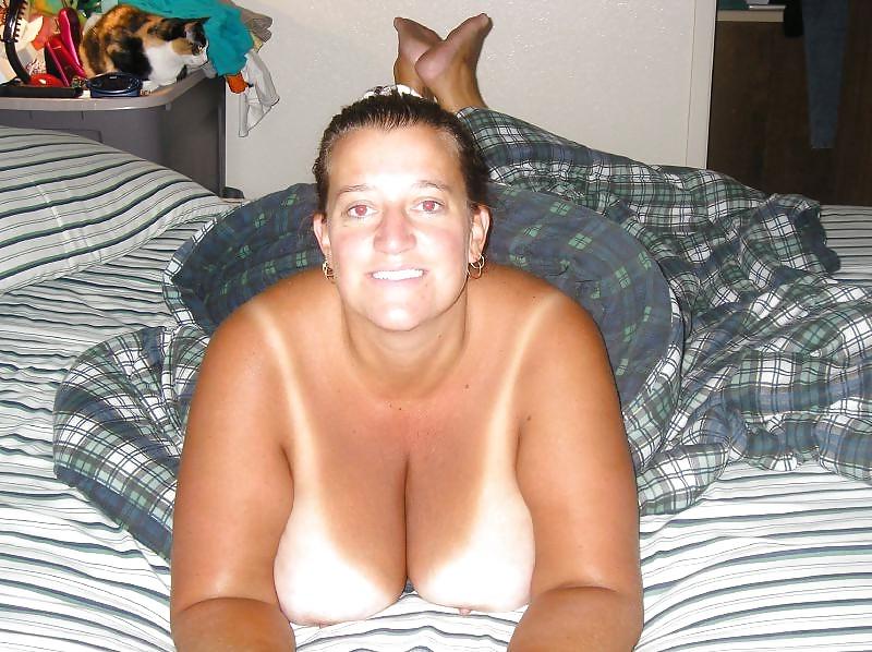 12P Busty Big Tit Housewife 