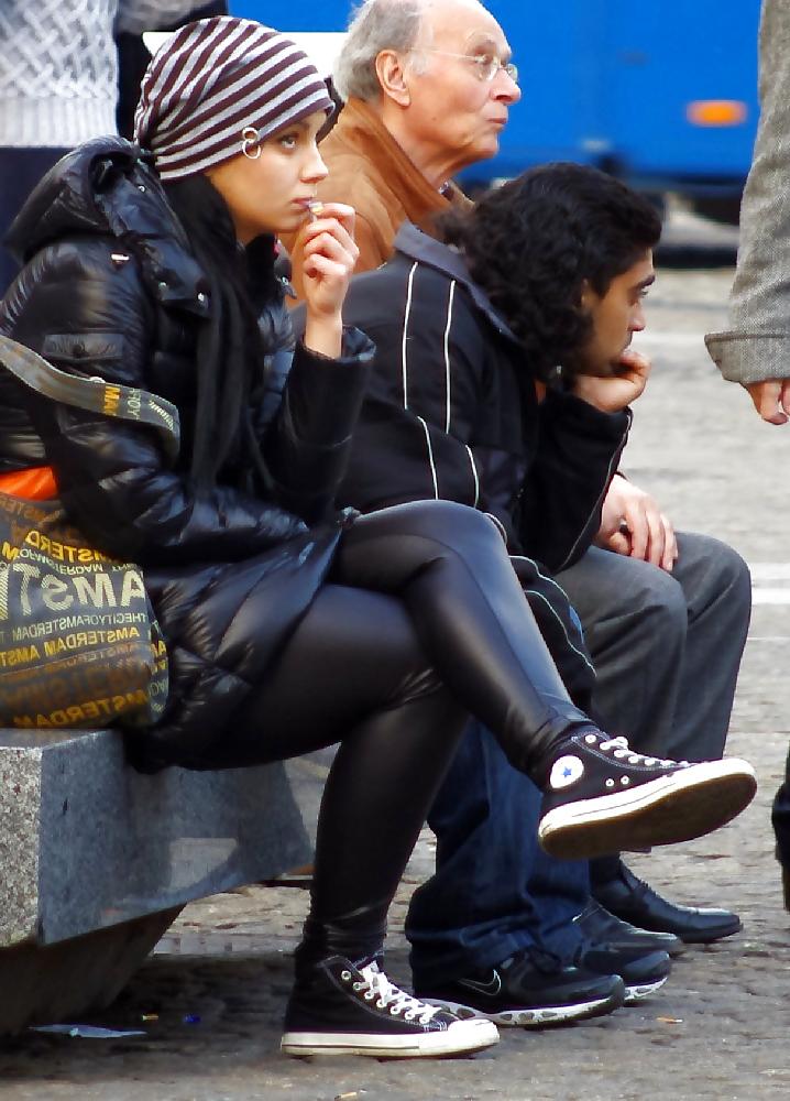 17P Shiny leggings on the street