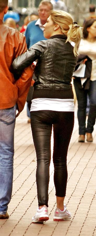 17P Shiny leggings on the street