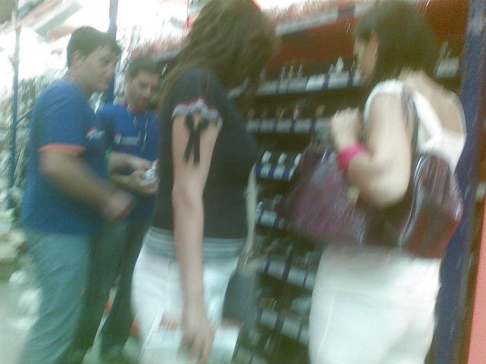25P Upskirt in supermarket romania