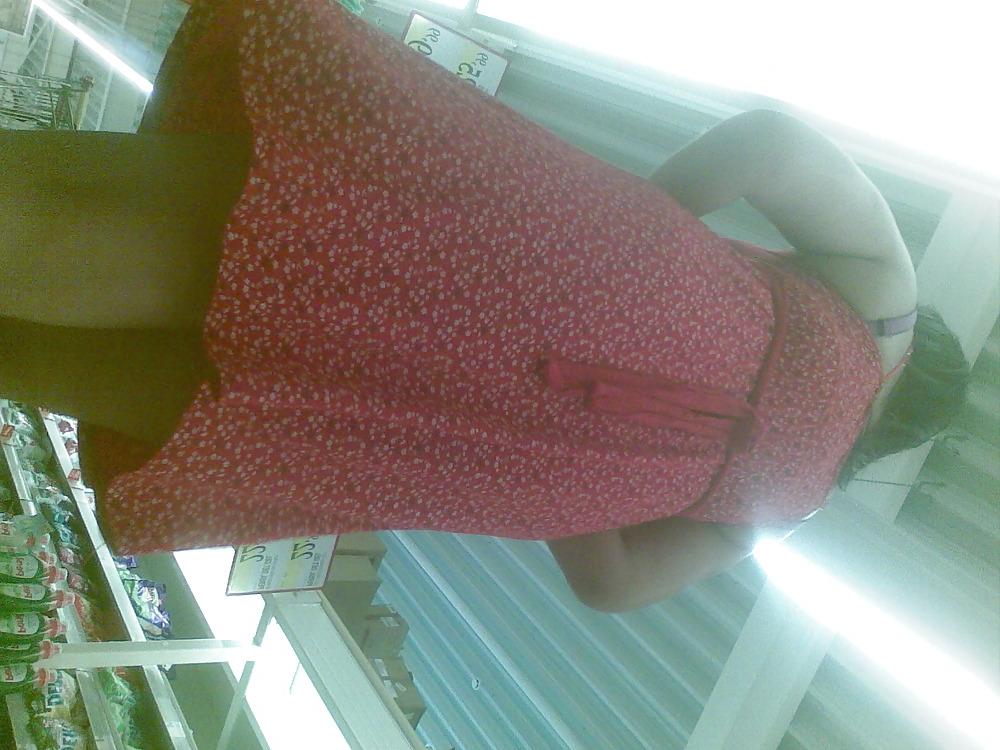 25P Upskirt in supermarket romania