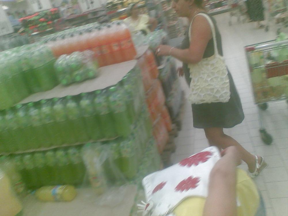 25P Upskirt in supermarket romania