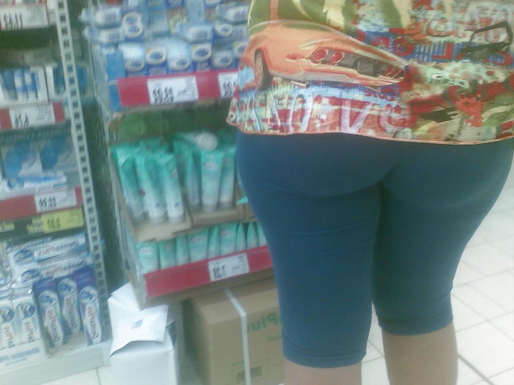 25P Upskirt in supermarket romania