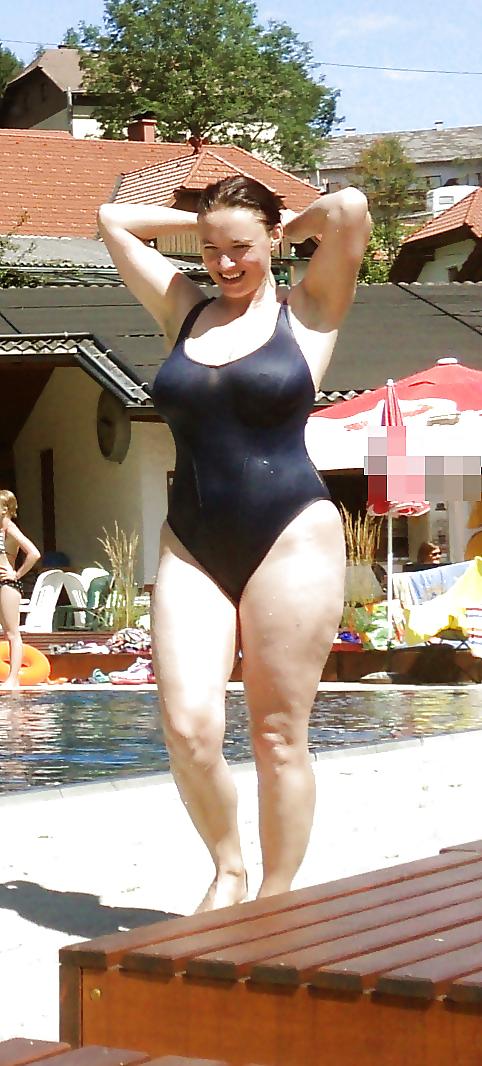 11P Mature moms naked
