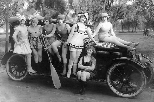 25P Girls on car