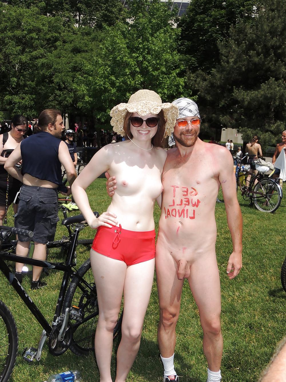 25P Naturist couple