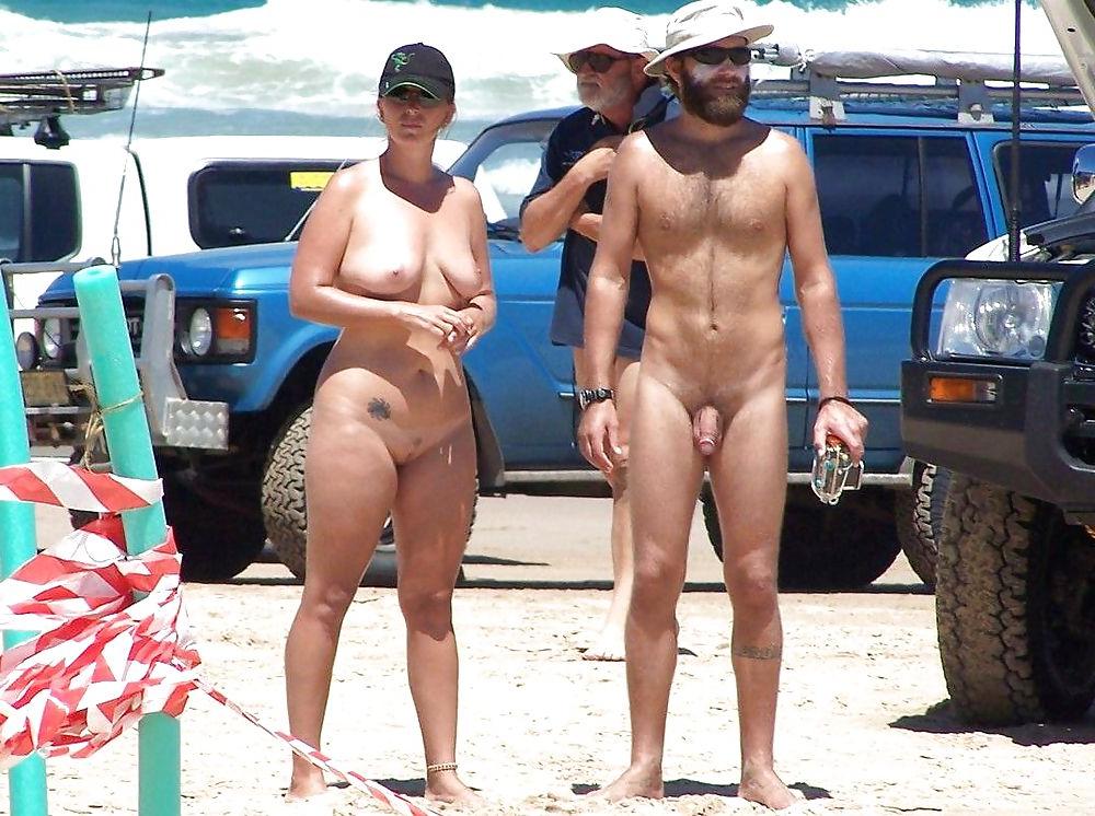 25P Naturist couple