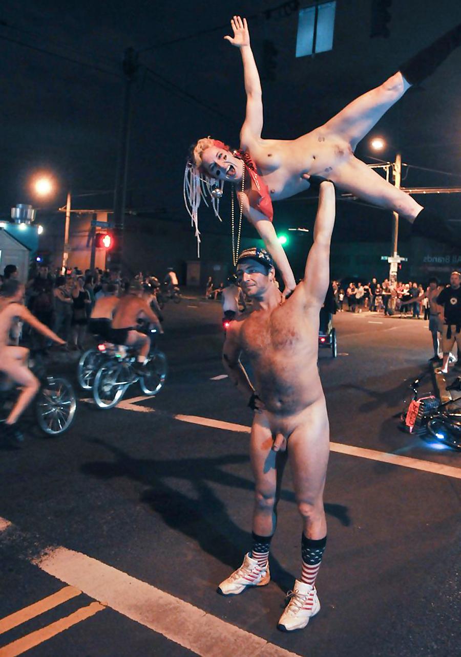 25P Naturist couple