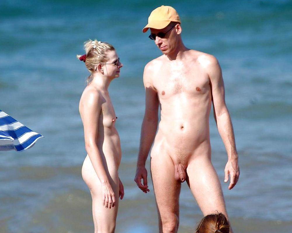 25P Naturist couple