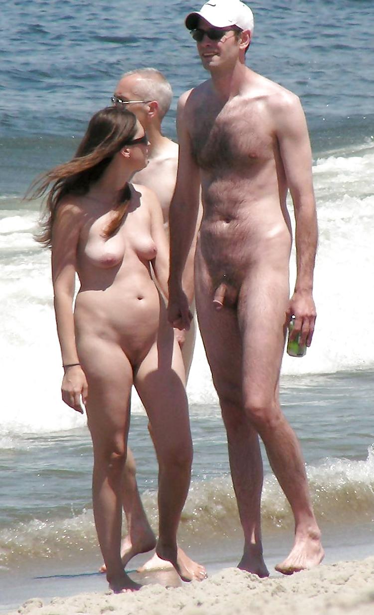 25P Naturist couple