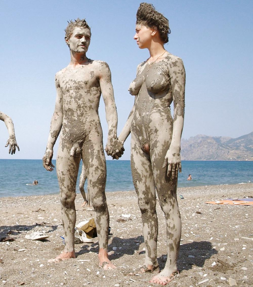 25P Naturist couple