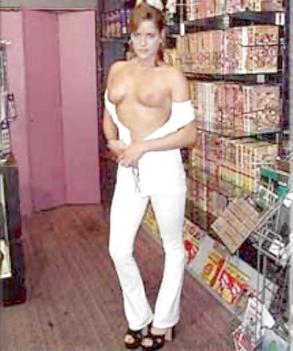 25P Les salopes au sexshop
