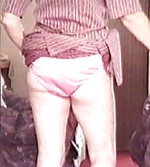 9P Ask a woman to show you her bum and get some cheeky results