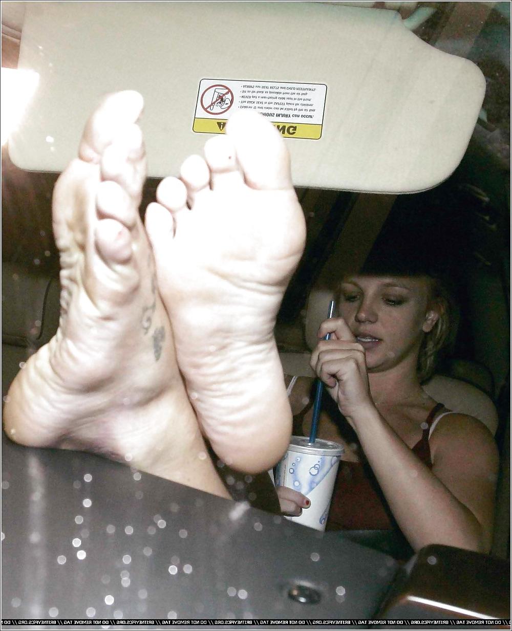 6P Britney spears Ass n Feet to jerkoff over