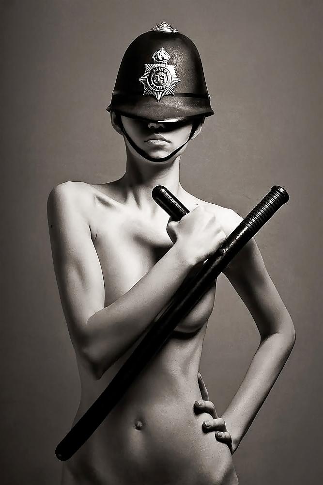 25P Girls Guns & Blades: Risk-or-Fun You Run Into Danger