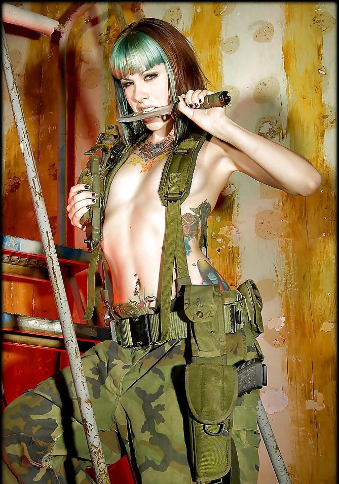 25P Girls Guns & Blades: Risk-or-Fun You Run Into Danger