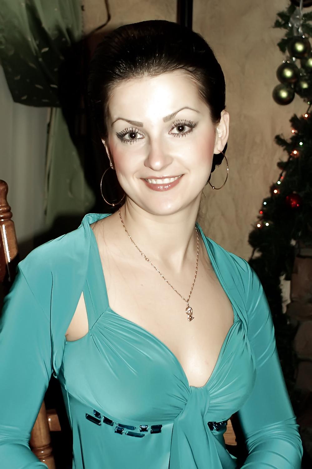 25P Andreea Show Pussy