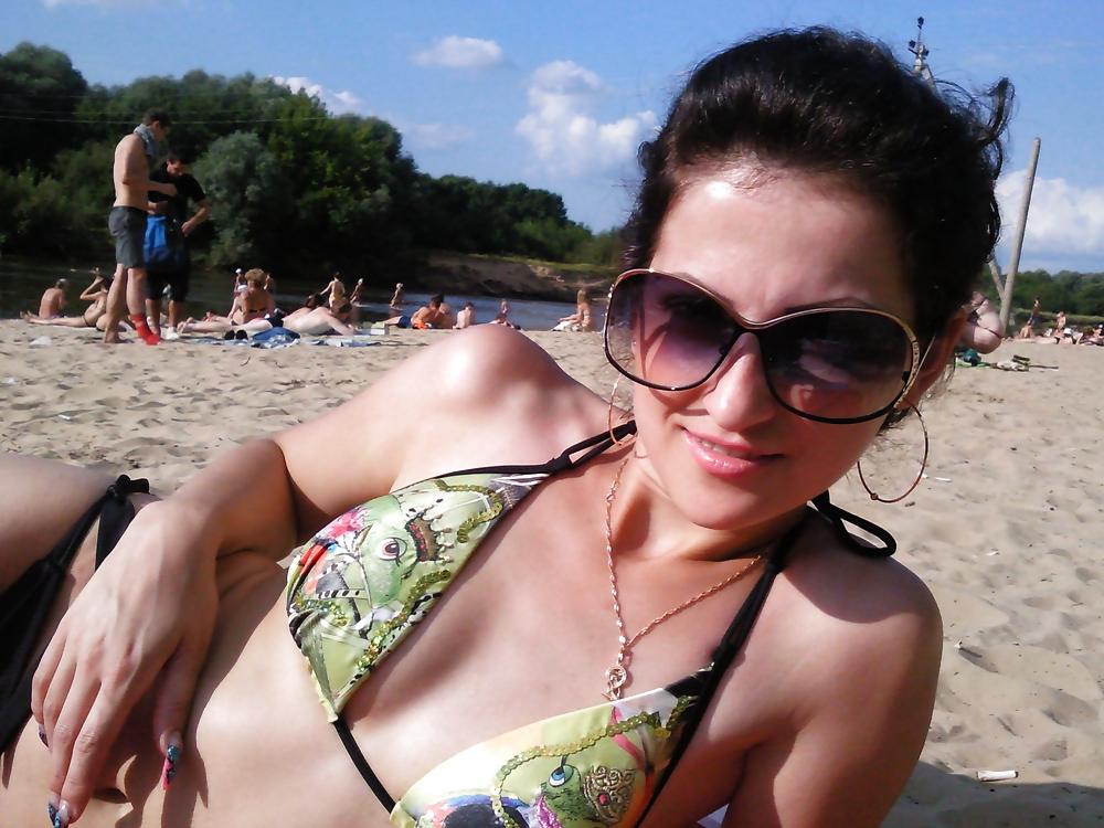25P Andreea Show Pussy