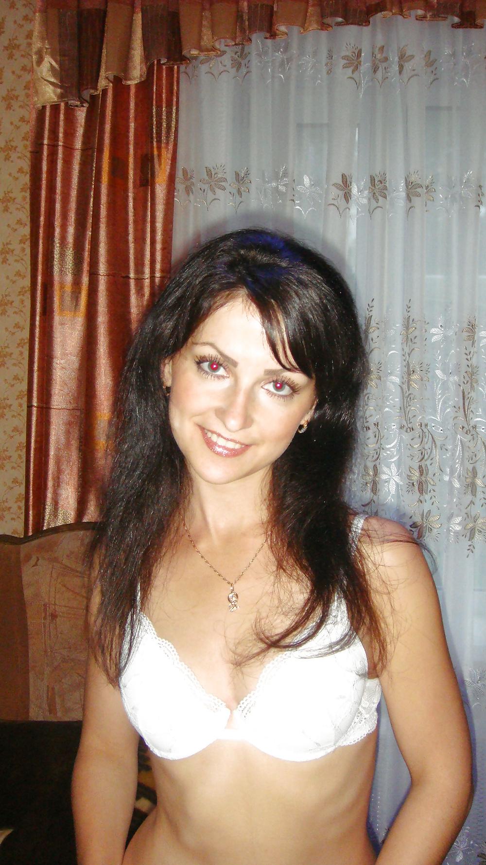 25P Andreea Show Pussy