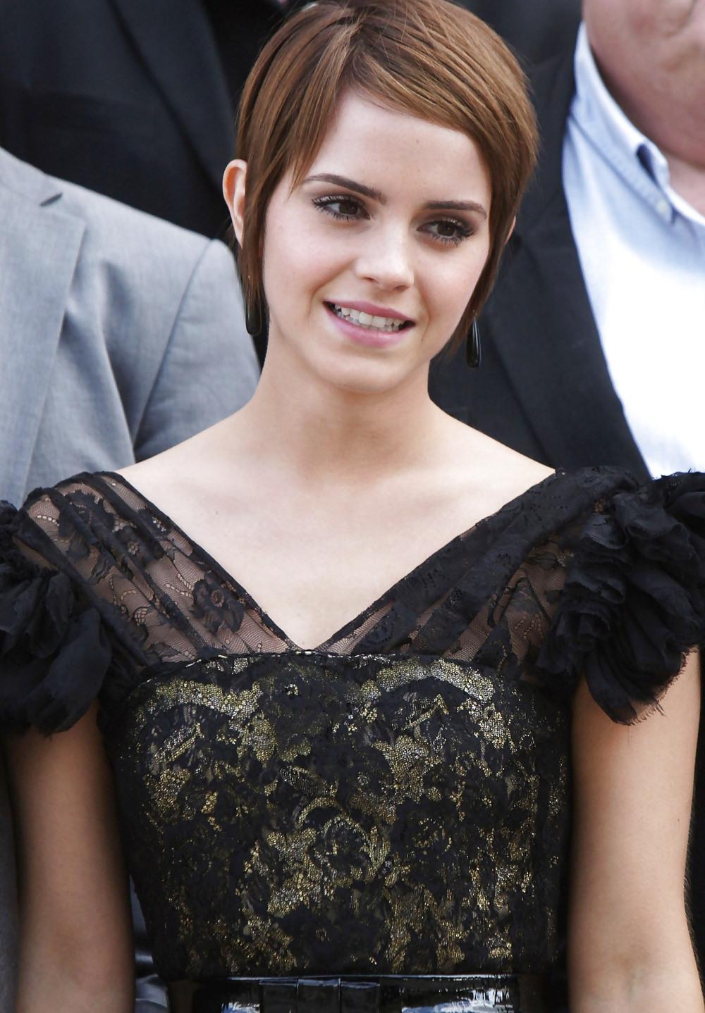 8P Emma Watson just did not show her ass
