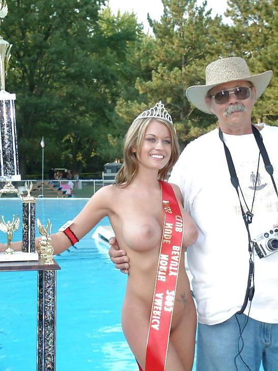 17P Perfect Busty Stripper
