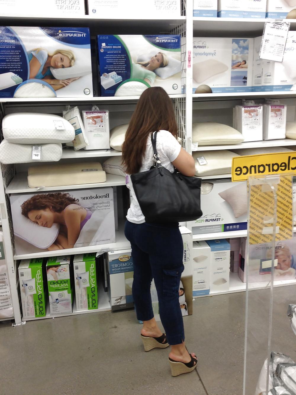 14P Public Voyer Ass Pics