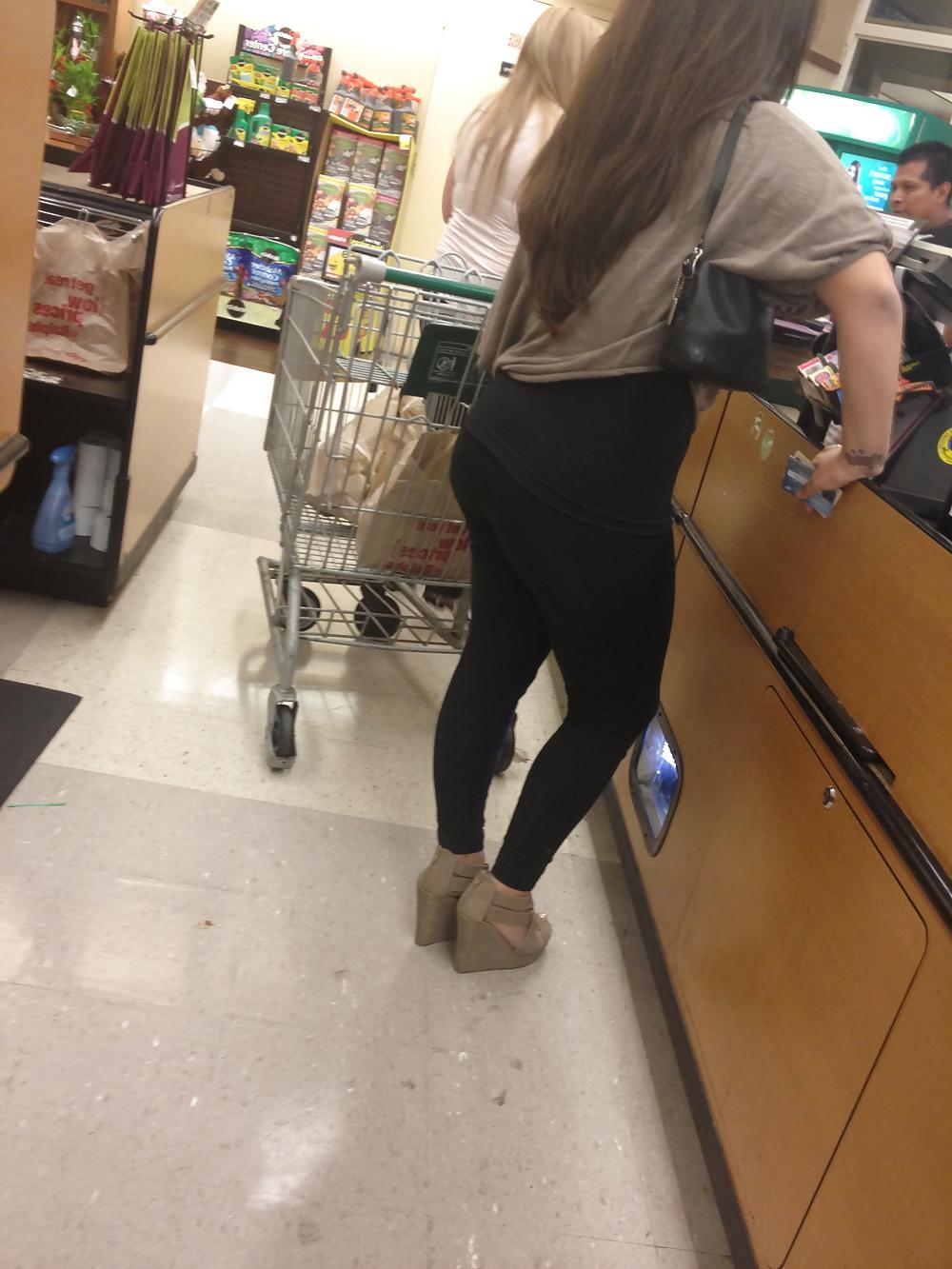 14P Public Voyer Ass Pics