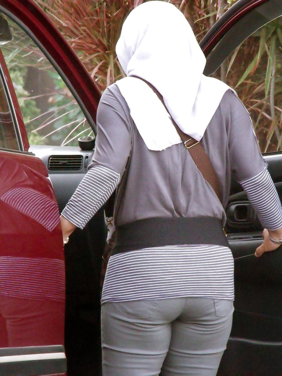 8P Sexy Girl in Hijab & Tight Jeans