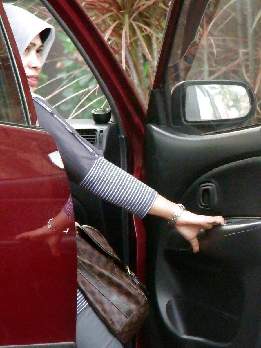 8P Sexy Girl in Hijab & Tight Jeans