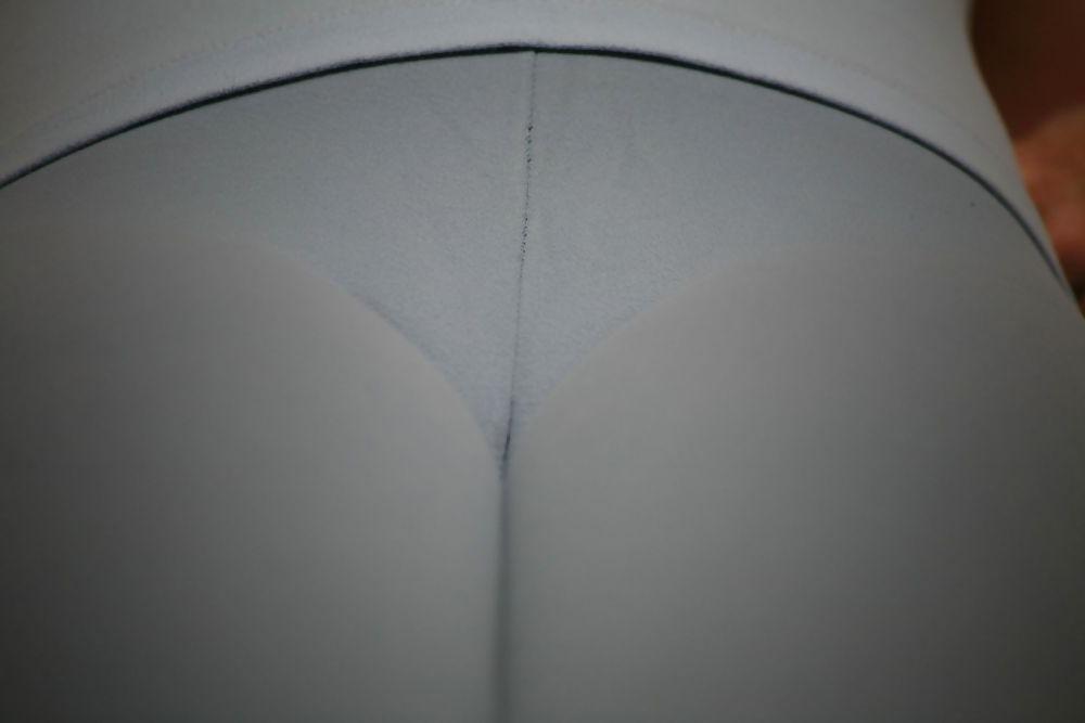 9P My Aunt's Cameltoe Pics 3