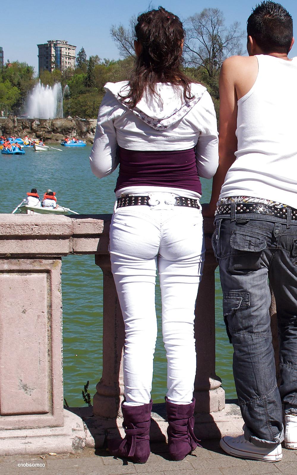 20P Nalgas de una tiernita en Chapultepec
