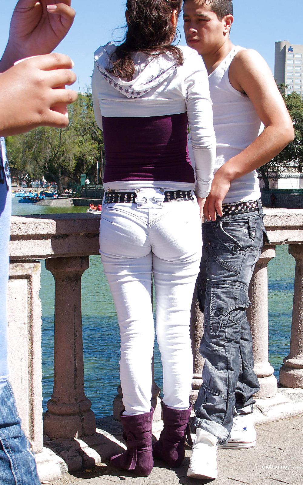20P Nalgas de una tiernita en Chapultepec
