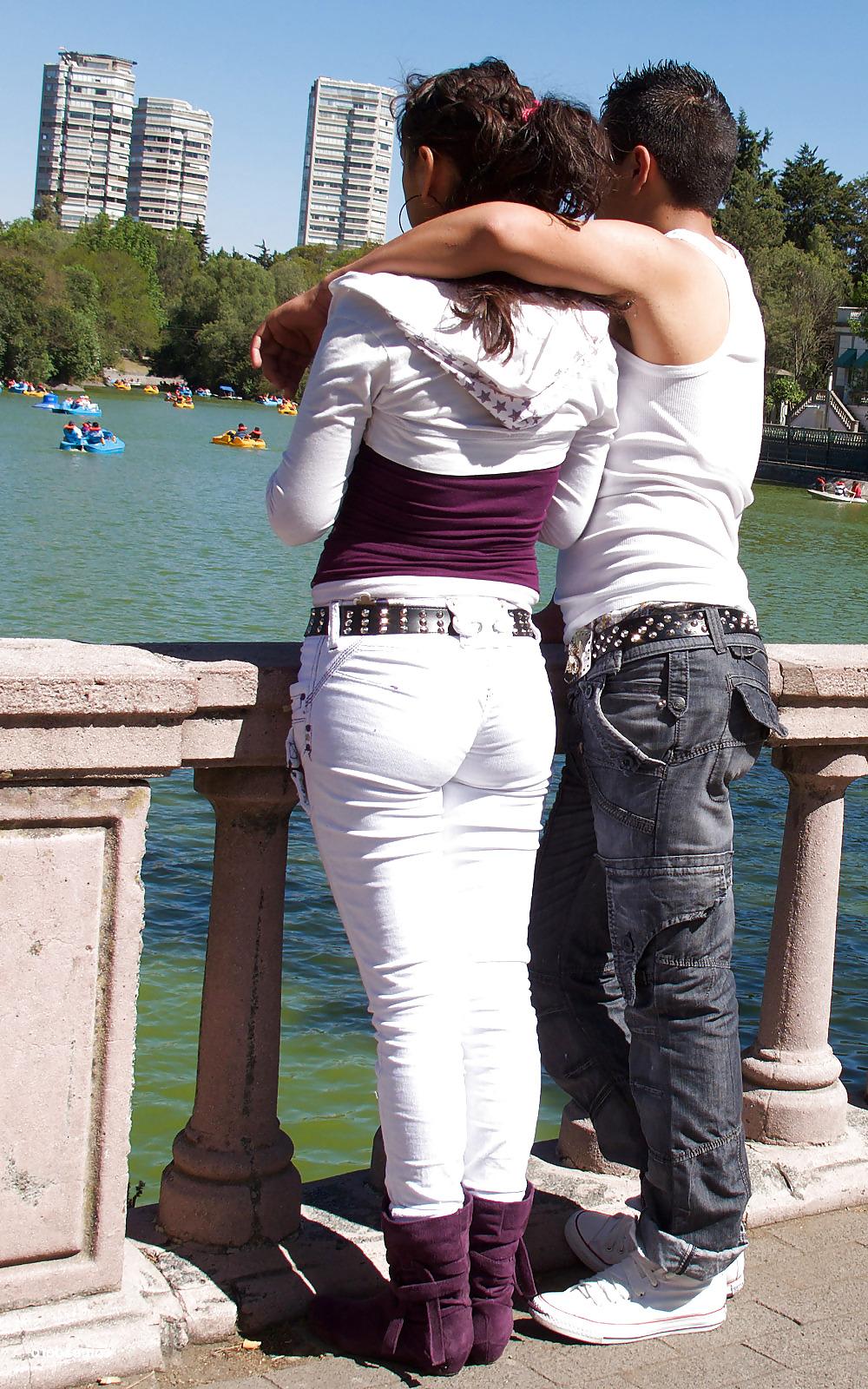 20P Nalgas de una tiernita en Chapultepec