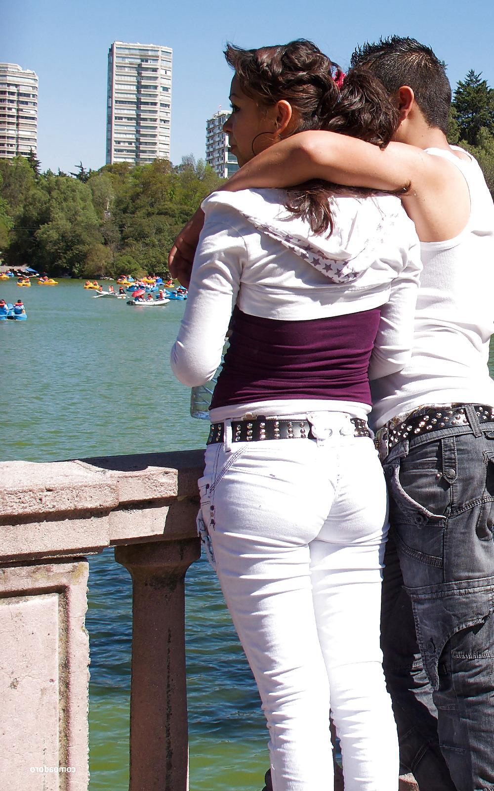 20P Nalgas de una tiernita en Chapultepec