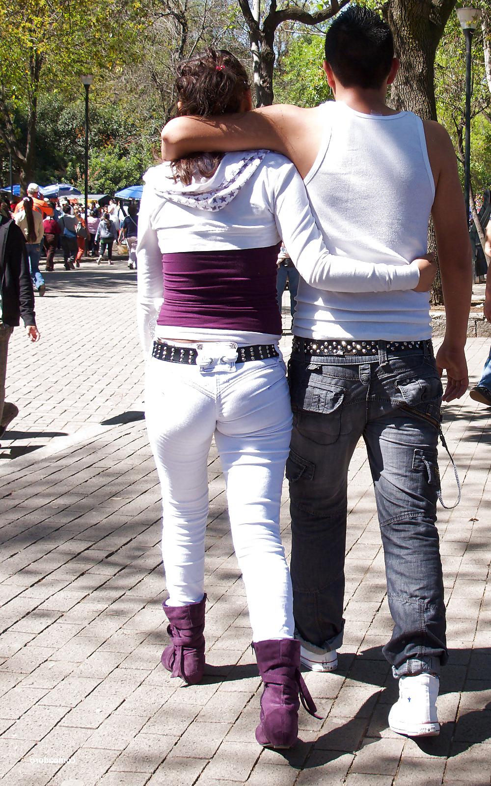 20P Nalgas de una tiernita en Chapultepec