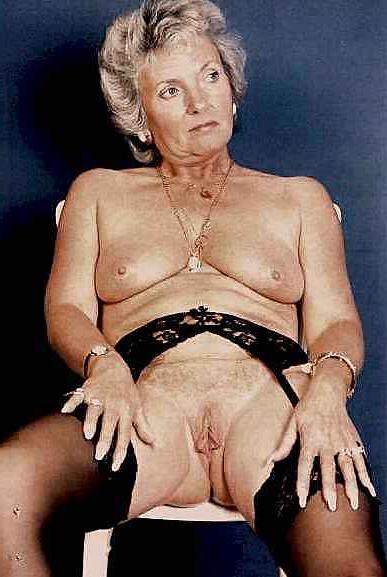 19P Grannies want to show their cunts